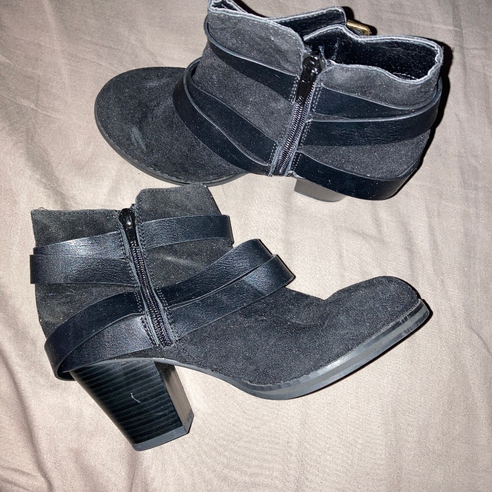 Size 7 Shoedazzle Booties with heel